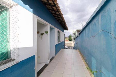 Casa de condomínio à venda com 81m², 3 quartos e 2 vagasEntrada