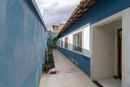 Casa de condomínio à venda com 81m², 3 quartos e 2 vagasEntrada