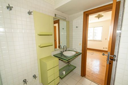 Apartamento à venda com 137m², 3 quartos e 2 vagasBanheiro da suíte 2