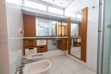 Apartamento à venda com 137m², 3 quartos e 2 vagasBanheiro da Suíte 1