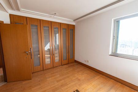 Apartamento à venda com 137m², 3 quartos e 2 vagasSuíte 1