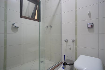 Casa à venda com 330m², 5 quartos e 4 vagasBanheiro da Suíte 1