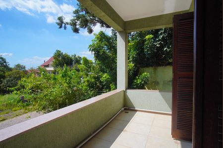 Casa à venda com 330m², 5 quartos e 4 vagasQuarto 3- Varanda