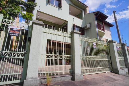 Casa à venda com 330m², 5 quartos e 4 vagasFachada