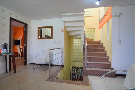 Casa à venda com 330m², 5 quartos e 4 vagasSala