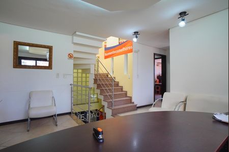 Casa à venda com 330m², 5 quartos e 4 vagasSala