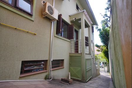 Casa à venda com 330m², 5 quartos e 4 vagasQuintal - Lateral