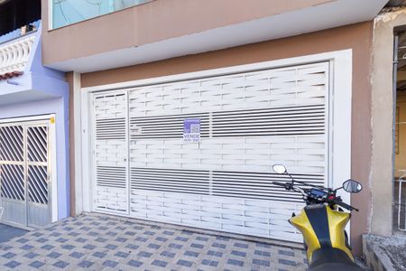 Casa à venda com 250m², 4 quartos e 2 vagas Casa à venda com 250m², 4 quartos e 2 vagasFachada