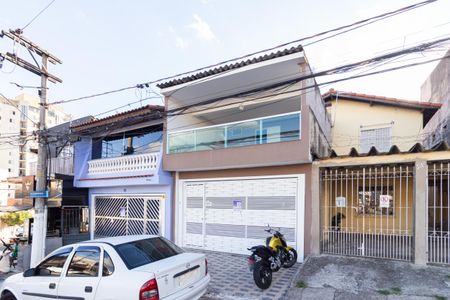 Casa à venda com 250m², 4 quartos e 2 vagas Casa à venda com 250m², 4 quartos e 2 vagasFachada