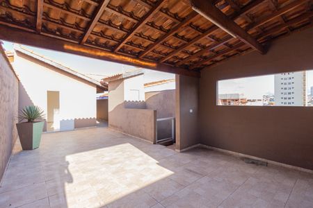 Casa à venda com 250m², 4 quartos e 2 vagas Casa à venda com 250m², 4 quartos e 2 vagasVaranda