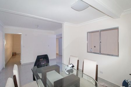 Casa à venda com 250m², 4 quartos e 2 vagas Casa à venda com 250m², 4 quartos e 2 vagasCozinha