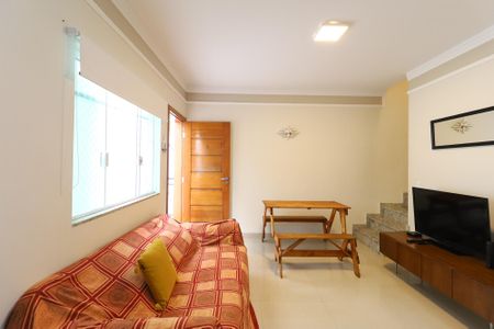 Casa de condomínio à venda com 60m², 2 quartos e 2 vagasSala