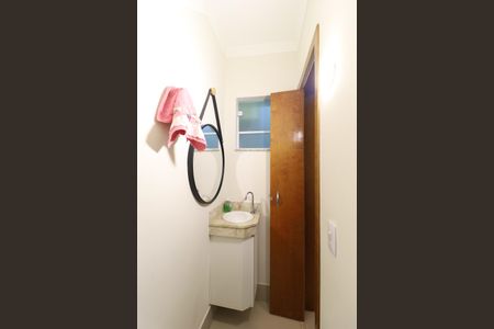 Casa de condomínio à venda com 60m², 2 quartos e 2 vagasLavabo