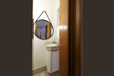 Casa de condomínio à venda com 60m², 2 quartos e 2 vagasLavabo