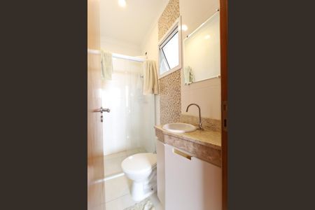 Casa de condomínio à venda com 60m², 2 quartos e 2 vagasBanheiro da Suíte 2