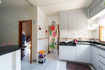 Casa à venda com 300m², 6 quartos e 3 vagas Casa à venda com 300m², 6 quartos e 3 vagasCozinha