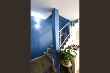 Casa de condomínio para alugar com 126m², 4 quartos e 3 vagas Casa de condomínio para alugar com 126m², 4 quartos e 3 vagasEscada