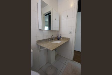 Casa de condomínio para alugar com 126m², 4 quartos e 3 vagas Casa de condomínio para alugar com 126m², 4 quartos e 3 vagasBanheiro da Suíte