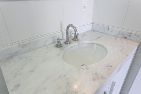 Apartamento à venda com 72m², 2 quartos e 2 vagasBanheiro da Suíte