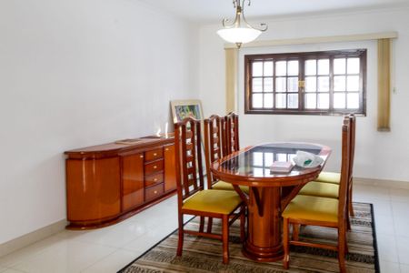 Casa para alugar com 260m², 4 quartos e 4 vagas Casa para alugar com 260m², 4 quartos e 4 vagasSala