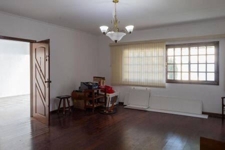 Casa para alugar com 260m², 4 quartos e 4 vagas Casa para alugar com 260m², 4 quartos e 4 vagasSala