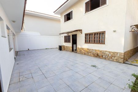 Casa para alugar com 260m², 4 quartos e 4 vagas Casa para alugar com 260m², 4 quartos e 4 vagasQuintal