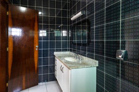 Casa para alugar com 260m², 4 quartos e 4 vagas Casa para alugar com 260m², 4 quartos e 4 vagasBanheiro do Quarto 2