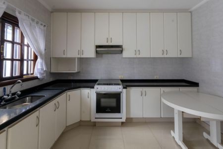 Casa para alugar com 260m², 4 quartos e 4 vagas Casa para alugar com 260m², 4 quartos e 4 vagasCozinha