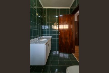 Casa para alugar com 260m², 4 quartos e 4 vagas Casa para alugar com 260m², 4 quartos e 4 vagasBanheiro do Quarto 1