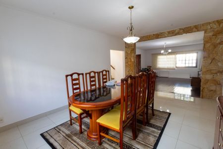 Casa para alugar com 260m², 4 quartos e 4 vagas Casa para alugar com 260m², 4 quartos e 4 vagasSala