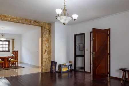 Casa para alugar com 260m², 4 quartos e 4 vagas Casa para alugar com 260m², 4 quartos e 4 vagasSala