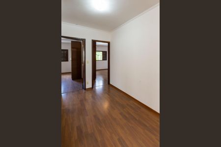 Casa para alugar com 260m², 4 quartos e 4 vagas Casa para alugar com 260m², 4 quartos e 4 vagasCorredor