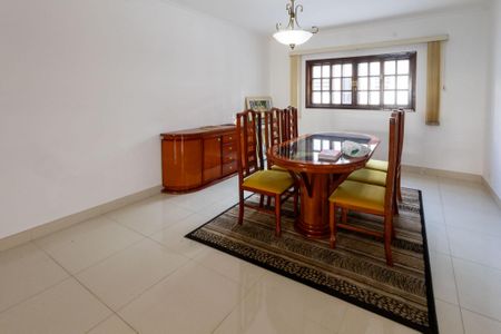 Casa para alugar com 260m², 4 quartos e 4 vagas Casa para alugar com 260m², 4 quartos e 4 vagasSala