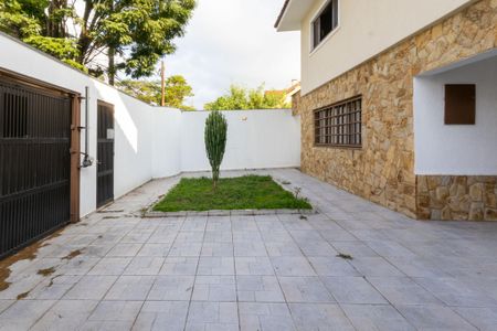 Casa para alugar com 260m², 4 quartos e 4 vagas Casa para alugar com 260m², 4 quartos e 4 vagasQuintal