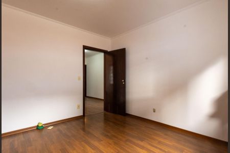 Casa para alugar com 260m², 4 quartos e 4 vagas Casa para alugar com 260m², 4 quartos e 4 vagasQuarto 3
