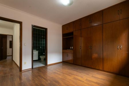Casa para alugar com 260m², 4 quartos e 4 vagas Casa para alugar com 260m², 4 quartos e 4 vagasQuarto 2