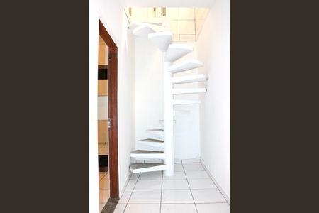 Casa para alugar com 50m², 2 quartos e 1 vagaAcesso ao andar superior