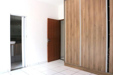 Casa para alugar com 50m², 2 quartos e 1 vagaSuíte 