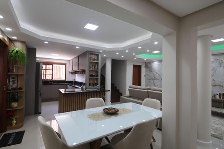 Casa à venda com 246m², 3 quartos e 2 vagasSala