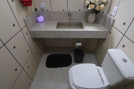 Casa à venda com 246m², 3 quartos e 2 vagasLavabo