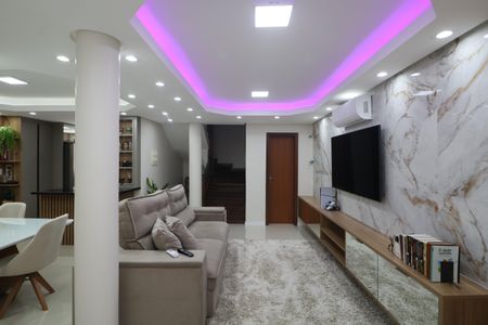 Casa à venda com 246m², 3 quartos e 2 vagasSala