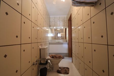 Casa à venda com 246m², 3 quartos e 2 vagasBanheiro da Suíte 1