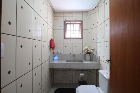 Casa à venda com 246m², 3 quartos e 2 vagasLavabo