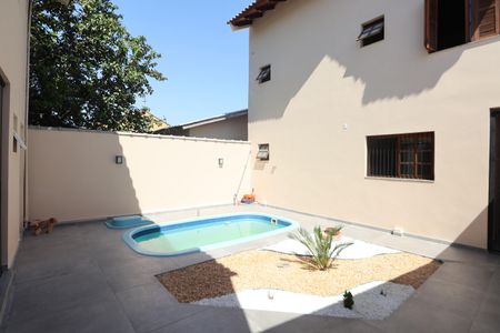 Casa à venda com 246m², 3 quartos e 2 vagasÁrea externa