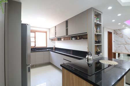 Casa à venda com 246m², 3 quartos e 2 vagasCozinha