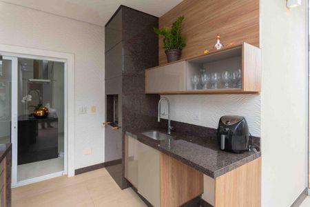 Casa de condomínio à venda com 307m², 3 quartos e 4 vagasFoto 01