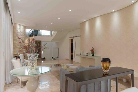 Casa de condomínio à venda com 307m², 3 quartos e 4 vagasFoto 01