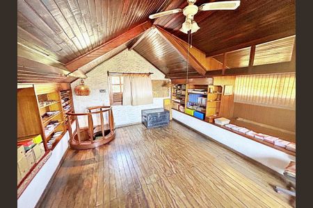 Casa à venda com 450m², 6 quartos e 4 vagas