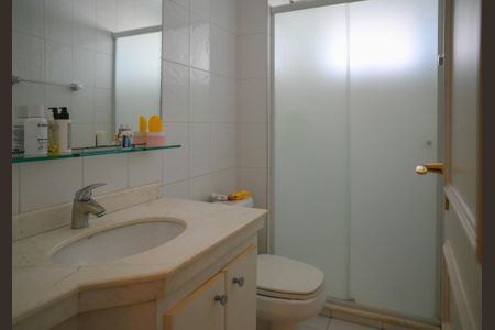 Apartamento à venda com 156m², 3 quartos e 3 vagasBanheiro da Suíte 2