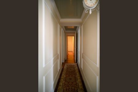 Apartamento à venda com 156m², 3 quartos e 3 vagasCorredor de acesso aos quartos